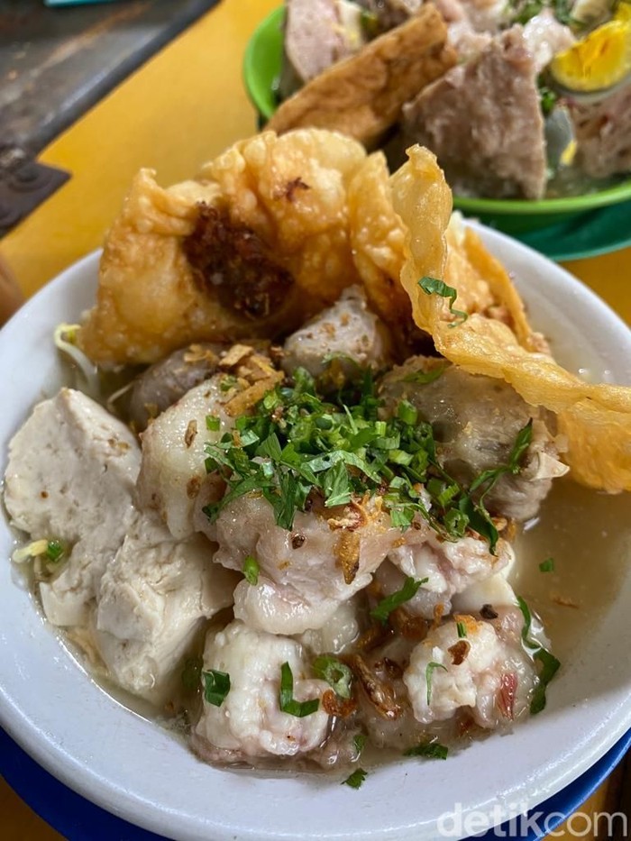 Sluuurp! Segarnya Bakso Malang Viral Ini Cocok Buat Makan Siang