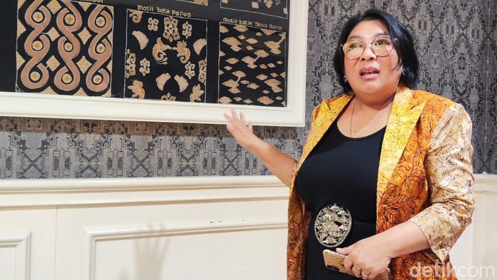 Pelaku UMKM dan Owner dari Rolupat, Henny Christiningsih (53) yang membawahi 150 UMKM.