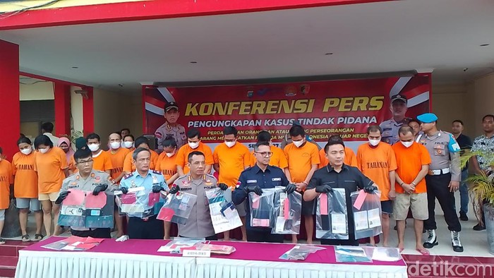 Satgas TPPO Polres Barelang saat paparan kasus PMI ilegal. (Alamudin Hamapu/detikSumut)