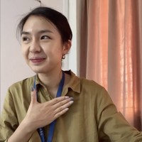 Salah satu video konten Shi Qi yang mendapat banyak atensi adalah saat dia mengunggah momen muridnya mengatakan padanya bahwa mereka mengalami ‘emotional damage.’ Para netizen terkejut karena murid-murid Shi Qi yang masih duduk di sekolah dasar mengucapkan kata emotional damage. Foto: Dok. Instagram qiwiie