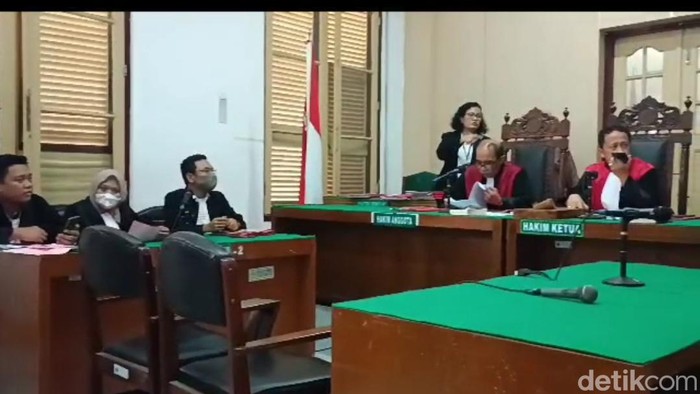 Sidang tuntutan Rakes, preman yang mengancam wartawan di Medan.