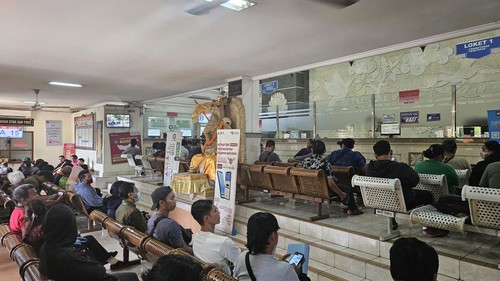 Suasana pelayanan di Kantor Samsat Gianyar, Selasa (27/6/2023). (Foto: Putu Krista/detikBali)