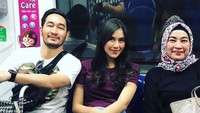 Setelah itu, banyak yang penasaran dengan hubungan Syahnaz dan mertuanya yang jarang disorot. Foto: Instagram Syahnaz Sadiqah