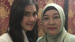 7 Potret Kebersamaan Syahnaz dengan Mertuanya yang Jarang Disorot