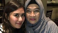 Beberapa momen dilewati Syahnaz bersama mertuanya. Foto: Instagram Syahnaz Sadiqah
