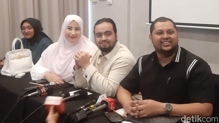 Tasyi Athasyia muncul setelah adanya laporan polisi yang dibuat mantan karyawannya.
