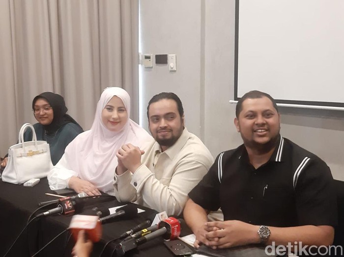 Tasyi Athasyia muncul setelah adanya laporan polisi yang dibuat mantan karyawannya.