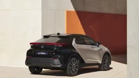 C-HR itu baru debut global di Eropa, belum ada informasi harga resmi. Namun C-HR diprediksi punya bandeolan di mulai sekitar €35.000 ($38.200) atau Rp 573 jutaan. Foto: Toyota