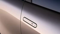 C-HR generasi kedua ini juga mobil pertama Toyota yang menggunakan model handle flush atau gagang pintu yang menyatu dengan mobil. Foto: Toyota