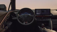 Hal-hal lebih canggih juga ditemukan dalam interior C-HR, meskipun layar ganda 12,3 inci yang terlihat dalam gambar hanya tersedia pada trim tertinggi. Varian standar dibuat dengan ukuran lebih kecil, yakni 8,0 inci. Foto: Toyota