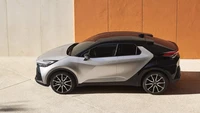 Pilihan mesin C-HR terbaru ini di antaranya 1.8 liter hybrid, 2.0 liter hybrid, dan pertama kalinya C-HR menggunakan 2.0 dengan sistem Plug in Hybrid. Foto: Toyota