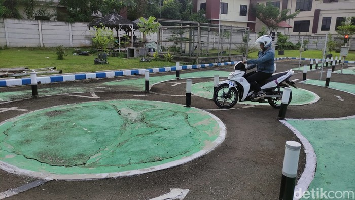 Ujian SIM di Polres Bekasi.