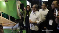 Mendag menambahkan, Kementerian Perdagangan akan terus mendorong dan mendukung program dan kegiatan para UMKM untuk meningkatkan potensi budaya dari seluruh Indonesia yang akan membuka gerbang pintu perdagangan.