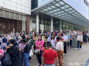 Antrean Pintu Masuk Jakarta Fair 2023 Mengular di Momen Libur Idul Adha