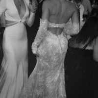 Bagian belakangan busana tersebut juga memamerkan bagian punggungnya. Foto: TikTok/Instagram Ashley Raso