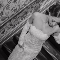 Ashley Raso jadi viral saat membagikan persiapan hari pernikahannya. Dalam video, ia terlihat mengepas baju pengantin rancangan House of Harper. Ashley memilih material transparan tanpa dalaman yang mengundang hujatan dari netizen. Foto: TikTok/Instagram Ashley Raso