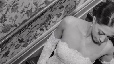 8 Foto Pengantin Pakai Gaun Transparan Mengundang Hujatan, Mengaku demi Anak