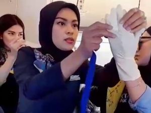 Aksi Heroik Perias Pengantin Bantu Penumpang Melahirkan Dalam Pesawat