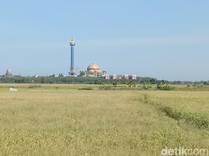 Cerita warga Gantar soal Ponpes Al-Zaytun