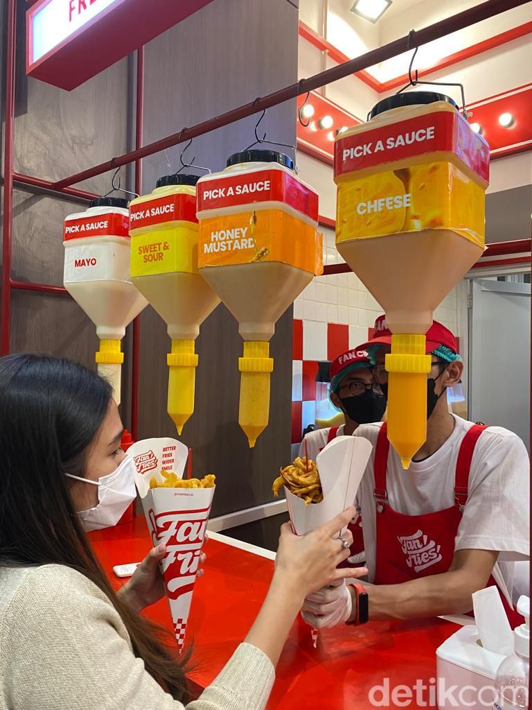 Cicip Kentang Goreng Viral dengan Ragam Saus yang Bisa Refill Sepuasnya