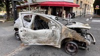 Sebelumnya, insiden itu terjadi di pinggiran Kota Paris, Nanterre, pada Selasa (27/6) pagi. Peristiwa bermula saat polisi menghentikan remaja tersebut karena melanggar beberapa peraturan lalu lintas. Sebuah video yang beredar di media sosial, yang diautentikasi oleh AFP, menunjukkan dua petugas polisi mencoba menghentikan kendaraan. Salah satu polisi tampak menodongkan senjatanya ke pengemudi melalui jendela dan menembak dari jarak dekat.