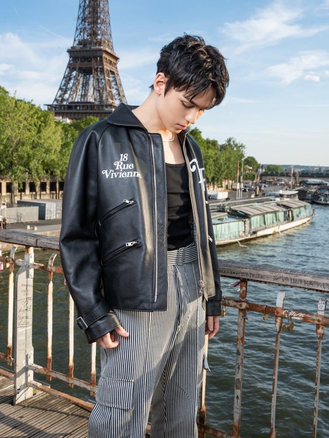 Rapper grup SEVENTEEN itu memulai debutnya sebagai global ambassador pertama untuk rumah mode Prancis, Kenzo. Foto: Instagram