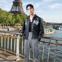 Vernon SEVENTEEN menghadiri peragaan busana Kenzo dalam rangkaian Paris Fashion Week, Sabtu (24/6/2023) waktu setempat. Foto: Instagram