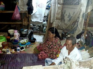 Malam Takbiran Pilu di Gubuk Reyot Mak Inem