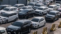 T ASDP Indonesia Ferry (Persero) memprediksi peningkatan angkutan penumpang dan kendaraan naik hingga 10 persen selama libur panjang Idul Adha 1444 H.