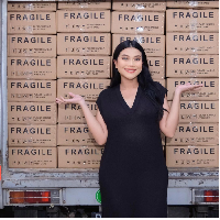 Di tengah kesedihannya diselingkuhi sang suami saat hamil, Hanum Mega merasa semangat karena ada kebahagiaan muncul dari bisnisnya. Usaha kosmetiknya Hanum Beauty Care laris manis. “15.000pcs PO batch 1 otw ke seluruh distributor @hanumbeautycare.id 😭❤️SIAP WAR 7.7 YAAAA,” tulis Hanum Mega di Instagramnya. Foto: Dok. Instagram real.hanummegaa