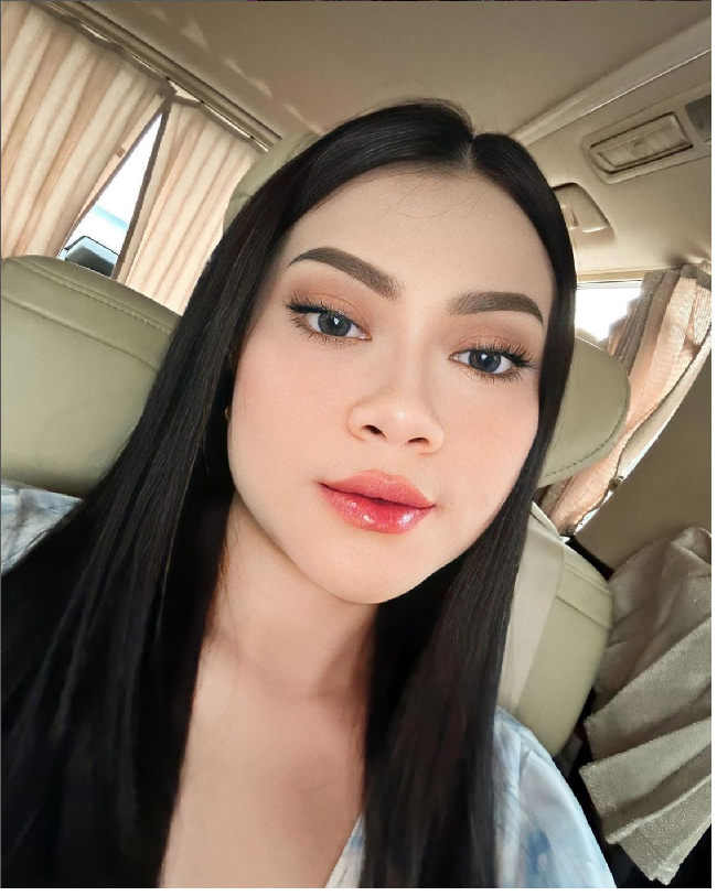 “Pantesan kok sering pergi sampe tengah malem, ditelfon sampai puluhan kali gak diangkat ternyata sedang ewita,” demikian Hanum Mega menulis lagi dalam unggahannya. Hal itu disampaikannya sesuai dengan chat sang suami dengan sang selingkuhan. Foto: Dok. Instagram real.hanummegaa