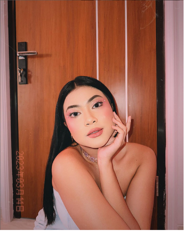 Unggahan Hanum Mega soal perselingkuhan suaminya Achmad Herlambang atau Bambang ini viral di media sosial termasuk Twitter. Chat Bambang yaitu kata-kata dengkul bergetar’ bahkan trending di Twitter. Foto: Dok. Instagram real.hanummegaa