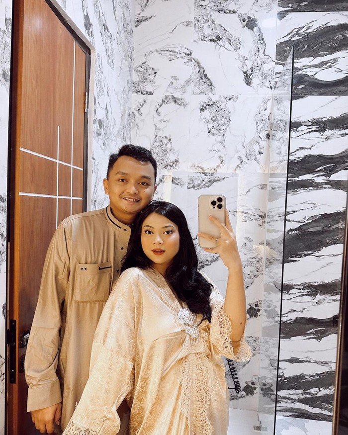 Selebgram Hanum Mega dan Achmad Herlambang.