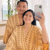 “Yang pertama masih di maafin karna cuma micro cheating sama mantan, dikasih kesempatan untuk berubah. Selanjutnya??? kirain berubah, ternyata malah pacaran sama ade kelas “KITA” udah berjalan 1 bulan dari bulan mei-juni, dan sudah berhubungan sex 3x di kontrakan si perempuan,” tulis Hanum Mega dalam unggahannya di Instagram. Foto: Dok. Instagram real.hanummegaa