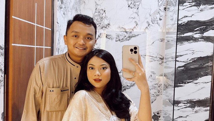 Selebgram Hanum Mega dan Achmad Herlambang.