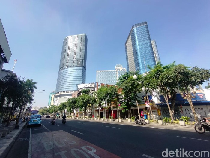 Jalanan Kota Surabaya lengang saat cuti bersama Idul Adha