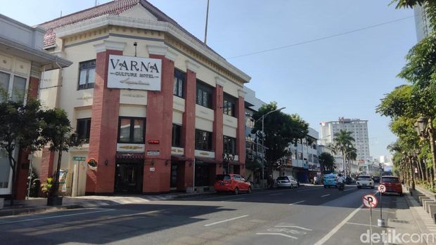 Jalanan Kota Surabaya lengang saat cuti bersama Idul Adha