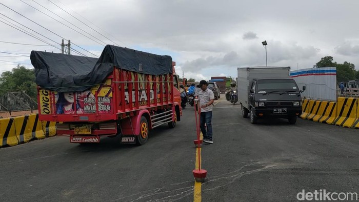 Jalur Utama Tulungagung-Kediri Dialihkan Imbas Jembatan Lama Dibongkar