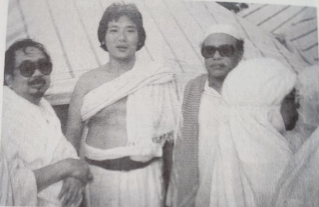 Jusuf Hamka alias Babah Alun bersama rekan-rekan saat berhaji, 1982