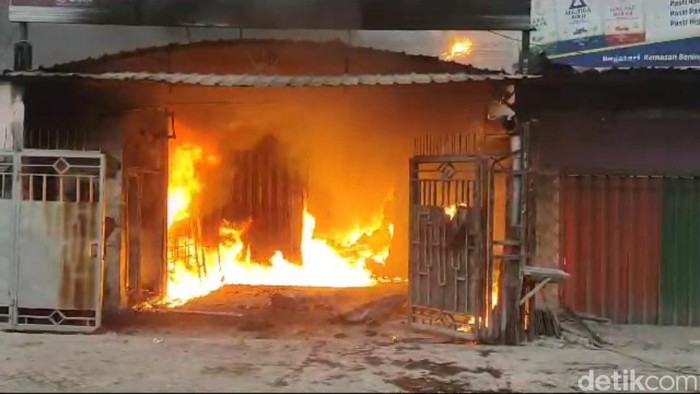 kebakaran toko sembako lamongan