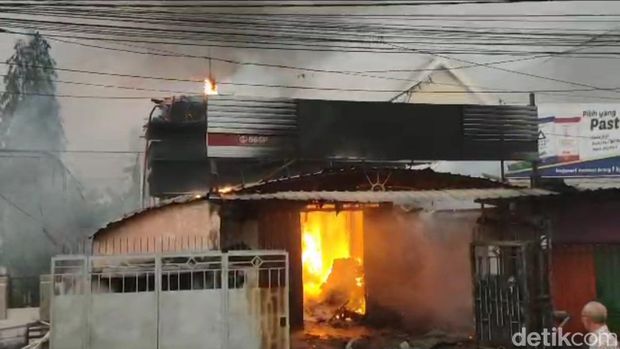 kebakaran toko sembako lamongan