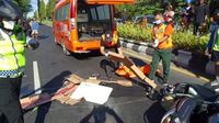 Tertabrak Truk, Pemotor Perempuan Tewas Di Tempat