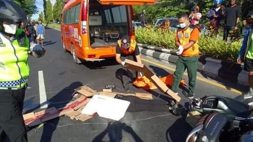 Kecelakaan lalu lintas di Jalan Bypass Ngurah Rai, tepatnya di depan PT Indonesia Power, Kecamatan Denpasar Selatan, Kota Denpasar. (Dok. BPBD Kota Denpasar)