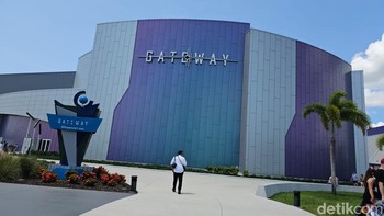 Gedung yang isinya bisa kalian jajal dan rasakan sebagai astronaut. Foto: Agus Tri Haryanto/detikINET