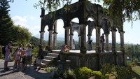 Sebagai informasi, pihak pengelola objek wisata menyebut jumlah kunjungan pada masa endemi masih belum normal dengan rata-rata 800 orang per hari dibandingkan pada tahun 2019 atau sebelum pandemi COVID-19 yang rata-rata 1.200 orang per hari.  