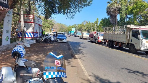 Kemacetan panjang menuju Pelabuhan Gilimanuk, Jembrana, Bali, Rabu (28/6/2023).