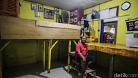 Banjir di kawasan dan bantaran kali Ciliwung itu bisa dibilang menjadi langganan banjir yang terbilang cukup parah, bahkan rumah-rumah disekitarpun pun harus ditinggikan hingga 2 meter.