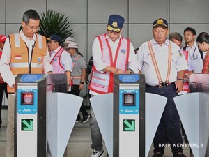 LRT Jabodebek Bakal Beroperasi, Menhub Harap Warga Beralih ke Angkutan Umum