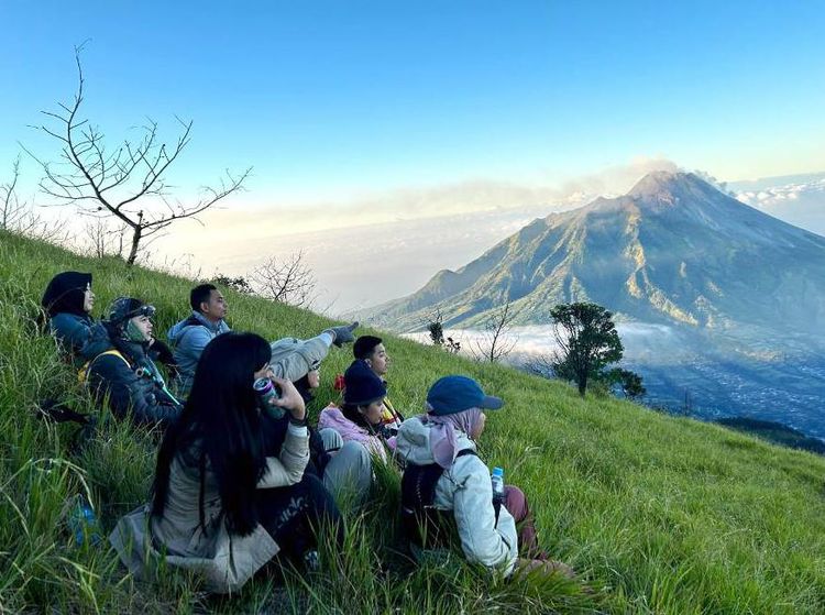 Menikmati Indahnya Panorama Merbabu di Ketinggian 3.142 mdpl