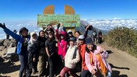 Tak hanya edukasi ke anggota trip untuk kasus darurat yang mungkin terjadi selama trip, sehingga menambah pengetahuan para peserta yang ikut trip dan mengatakan puas bisa ikut dalam pendakian Gunung Merbabu bersama Team Choral Adventure.